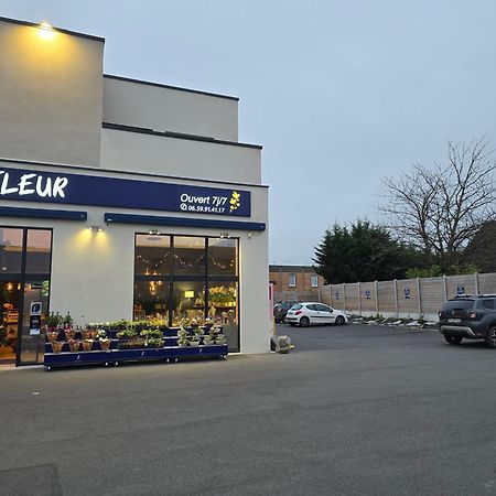 Appartement Cosy Pres De Sceneo Et Auchan Au Dessus Du Fleuriste Bellafleur Longuenesse Exterior photo